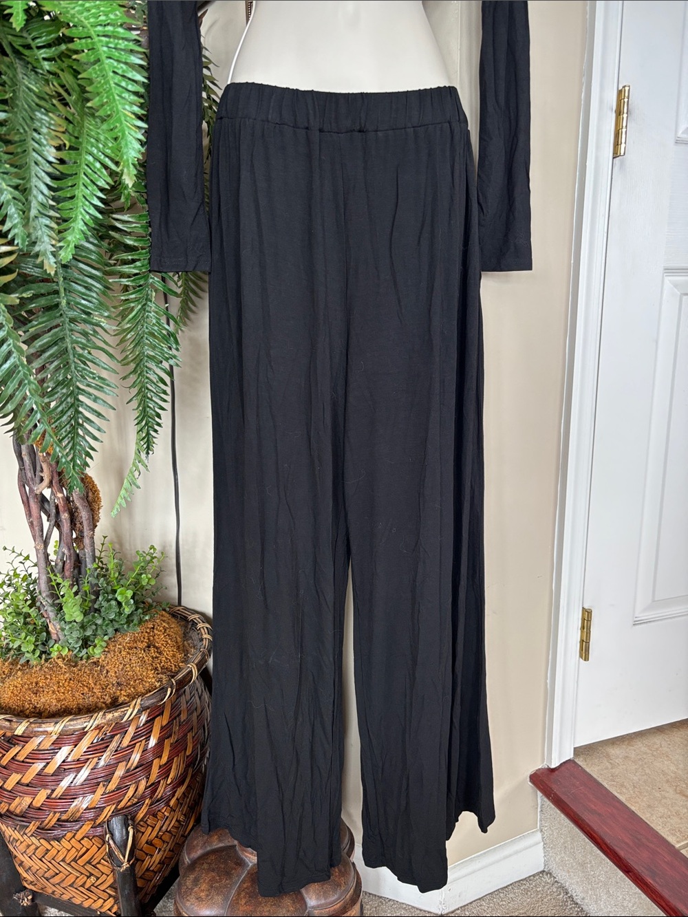 Brand New Black Rayon Stretch Two-Piece Lounge Set Long Sleeve Crop Top & Pants - Picture 5 of 12